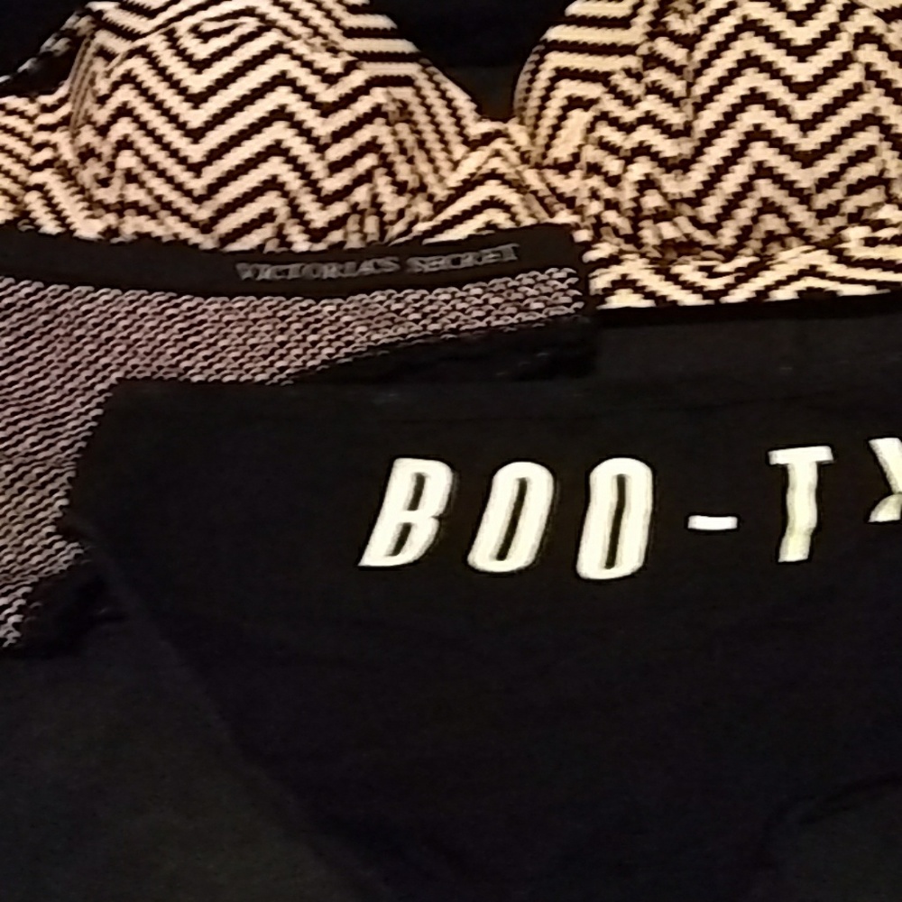 Size medium 2pairof Victoria secret panties bra.